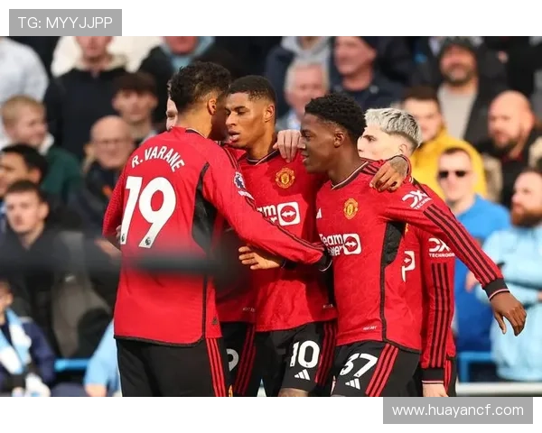 退役足球明星红白大战激情对决昔日辉煌再现绿茵场上风采依旧