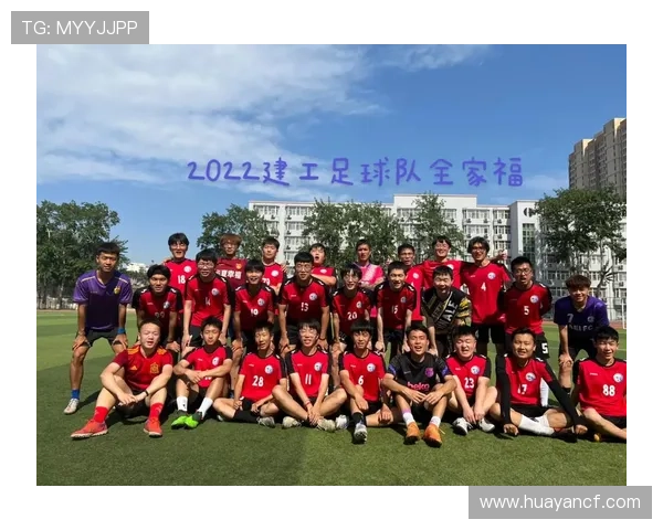 小鹰与足球明星亲密合影展现青春活力与梦想追逐的美好瞬间 小鹰与足球明星亲密合影展现青春活力与梦想追逐的美好瞬间